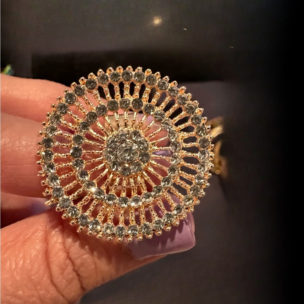 Gold fashionable ring